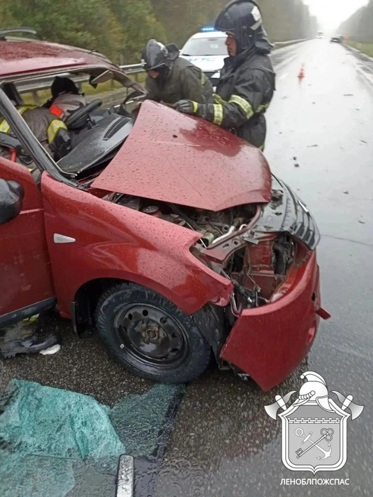 Сотрудников ПСО Лодейнопольского района аварийно-спасательной службы ЛО также привлекли для ликвидации последствий. | Источник: Леноблпожспас