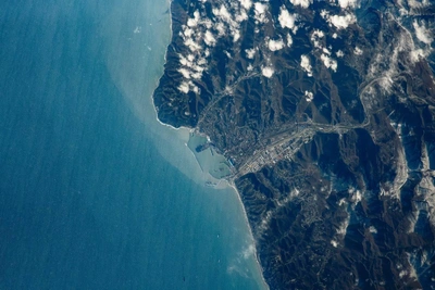 Шкаплеров опубликовал снимок Туапсе и Черного моря из космоса