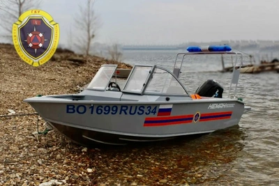 Волгоградцы с ребенком застряли на острове во время шторма