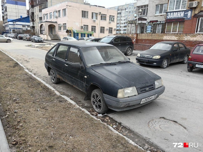 В основном автомобили российского производства. Но есть и дешевые иностранные | Источник: Павел Красоткин / 72.RU