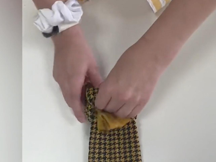 Как правильно складывать носки, чтобы они не мялись — гениальный лайфхак от профи