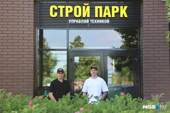 Братья работают вместе на производстве в найме и открыли совместный бизнес | Источник: Мария Тищенко / NGS.RU