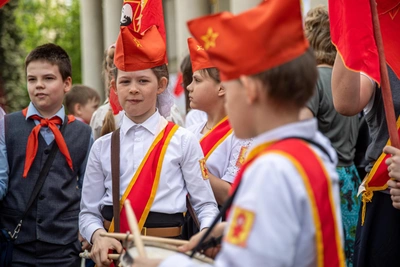 Школа вызвала мать из-за социализма сына