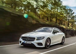 Бизнес-класс теперь и в купе: Mercedes-Benz представил новый спорткар