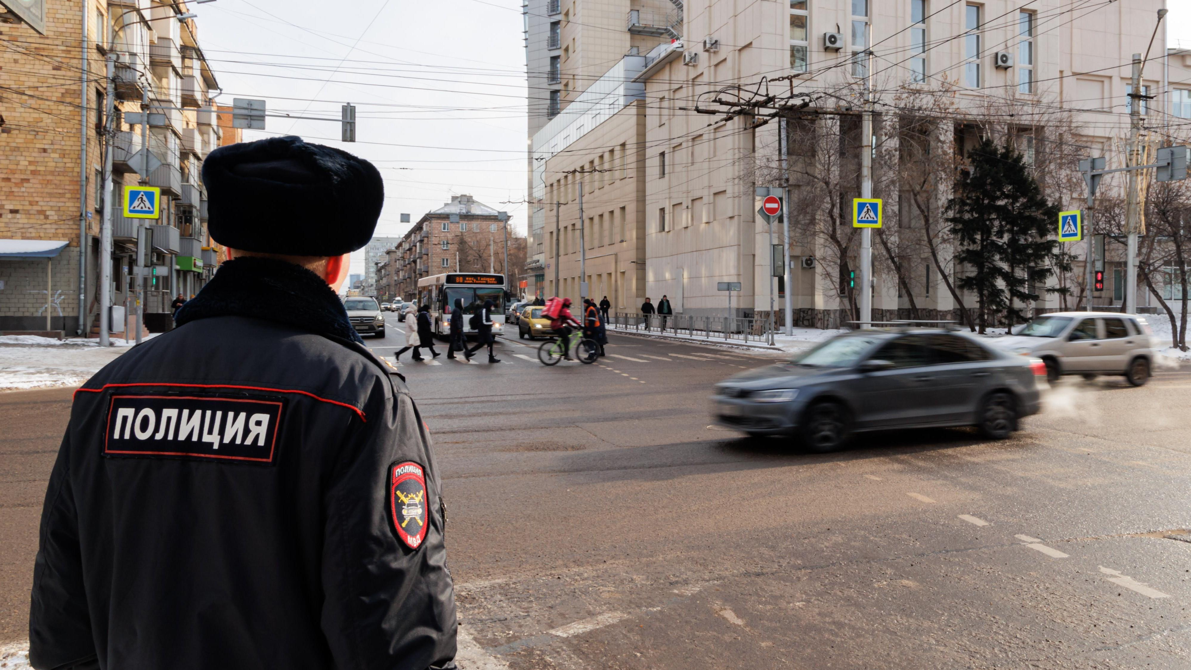 «Сын напуган. Он один боится ходить по улице»: в Красноярске группа подростков избила 12-летнего мальчика