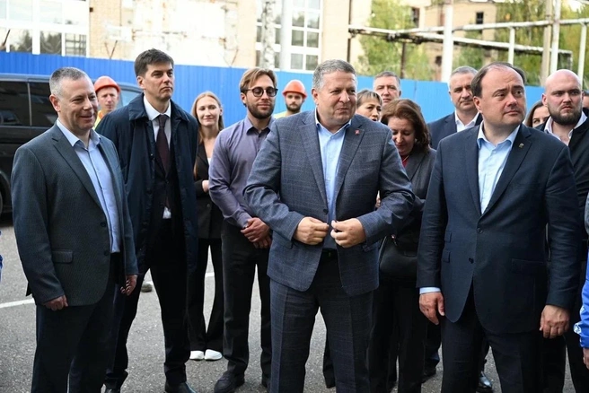 Денис Хохряков несколько лет успешно работает вместе с ярославским губернатором  | Источник: Денис Хохряков / vk.com 