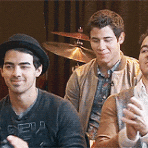 Группа Jonas brothers анонсировала выход нового альбома