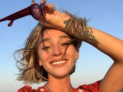 Такой счастливой Ивлееву еще не видели — сбежала с мужем на Алтай