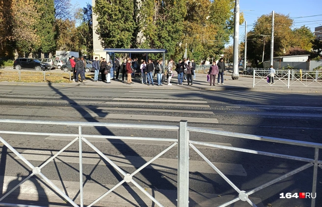 Городской пейзаж с оградкой | Источник: Антон Васильченко / 164.RU