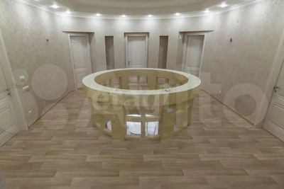 Гигантский особняк со SPA-зоной продают под Барнаулом