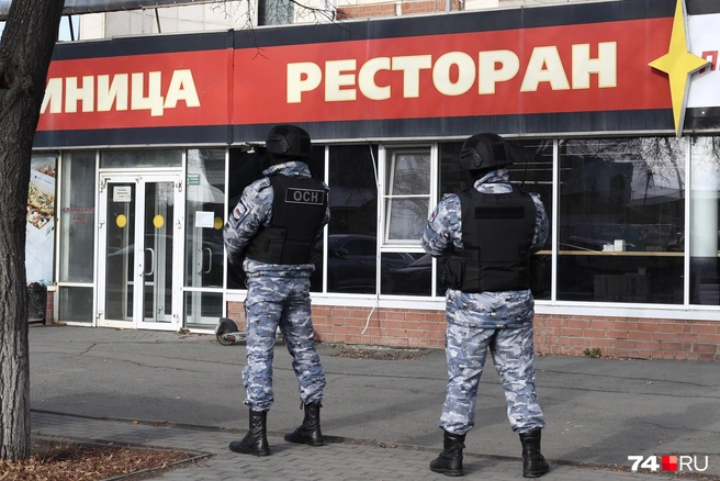 Отряд специального назначения оказывает силовую поддержку | Источник: Наталья Лапцевич
