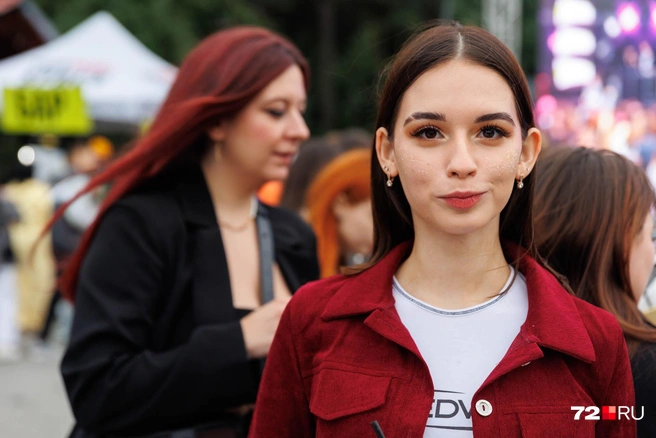 Блестки девушкам к лицу | Источник: Ирина Шарова / 72.RU
