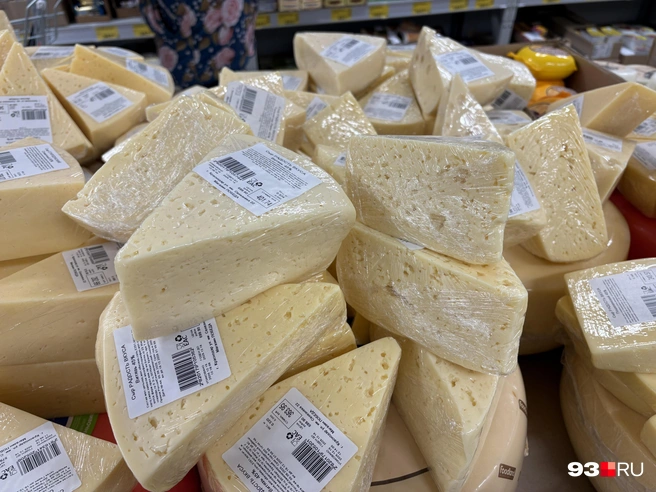 Сыр продают кусками | Источник: Екатерина Подымова / 93.RU