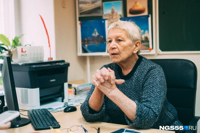 В педсоставе — учителя с огромным стажем, такие как Людмила Григорьевна Орлянская | Источник: Елена Латыпова / NGS55.RU