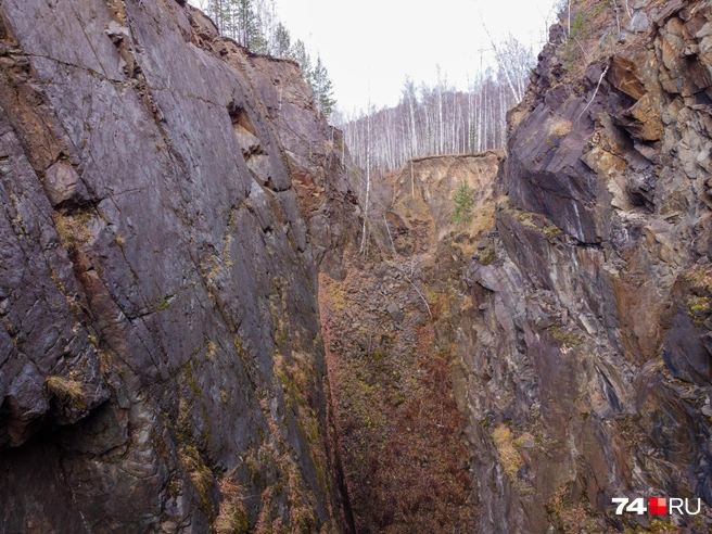Основной интерес, конечно, для туристов представляют разломы | Источник: читатель 74.RU