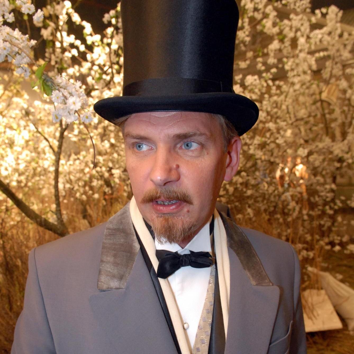 Актеру Дмитрию Поднозову диагностировали рак легких с метастазами в мозг: «Он находится в крайне тяжелом состоянии»