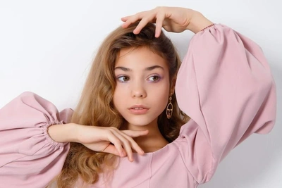 Школьница из Новосибирска стала лучшей моделью во Вселенной