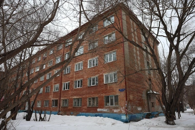 Мэрия финансирует охрану аварийного дома на проспекте Королева