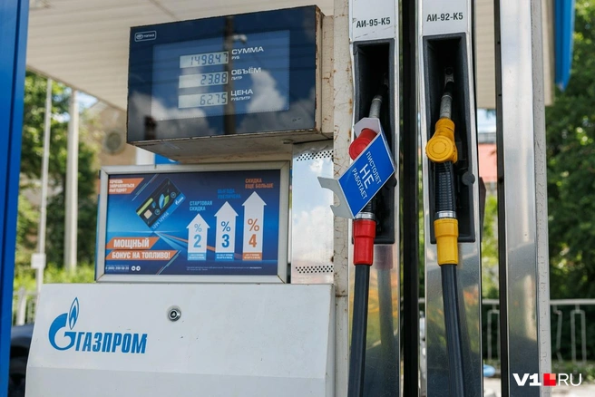 На некоторых заправках «Газпрома» бензин АИ-95 не всегда в наличии | Источник: Алексей Волхонский / V1.RU