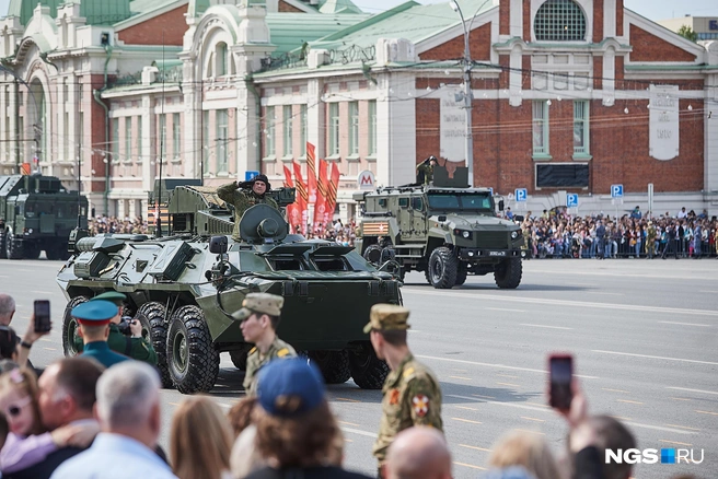 Всего новосибирцам показали порядка 30 единиц техники | Источник: Александр Ощепков / NGS.RU