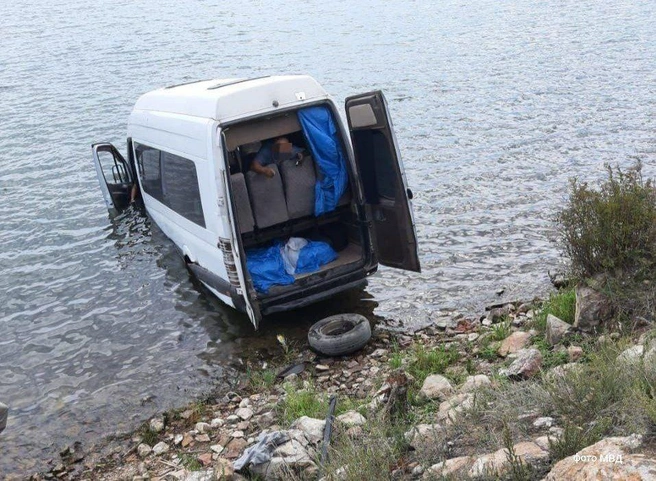 13 человек пострадали. Условный срок получил водитель автобуса, который с туристами скатился в Байкал | Источник: Прокуратура Иркутской области / T.me