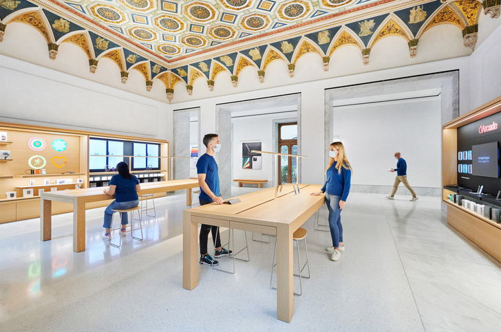 Новый бутик Apple в Риме по проекту Foster + Partners