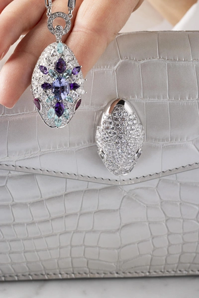 Сумка Serpenti из коллекции высокого аксессуарного искусства Polychroma, Bvlgari  | Источник: Bvlgari