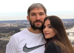 «Как можно быть такой красивой?»: фото жены Александра Овечкина после родов