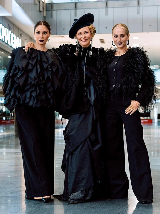 Агата Муцениеце, Алена Яковлева и Валерия Астапова в сериале «Химкинские ведьмы» | Источник: пресс-служба канала СТС