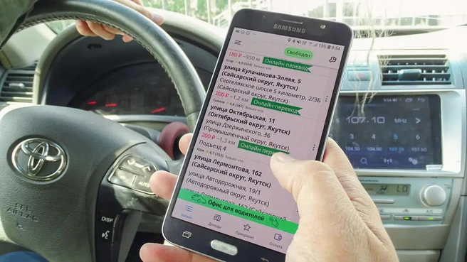Водитель Drivee в Якутске 9 дней ждал пассажира у подъезда, чтобы вернуть ценную вещь | Источник: drivee.com