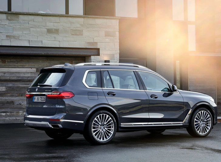 Восемь убойных фактов о BMW X7