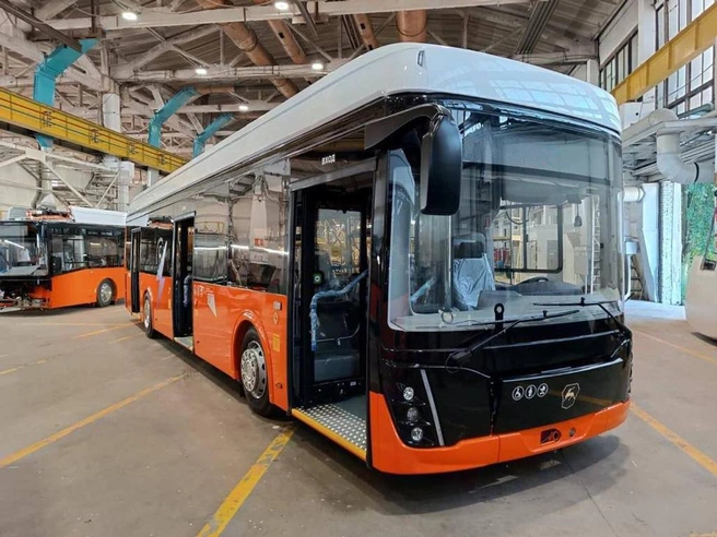 Внешне электробусы ничем не отличаются от привычных автобусов | Источник: Глеб Никитин / T.me