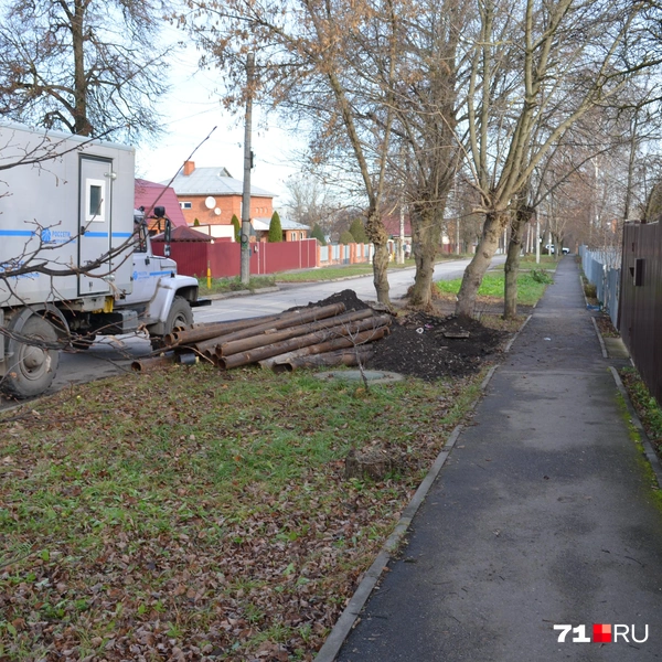 Здесь только выкопали старые трубы | Источник: Максим Улитов / 71.RU