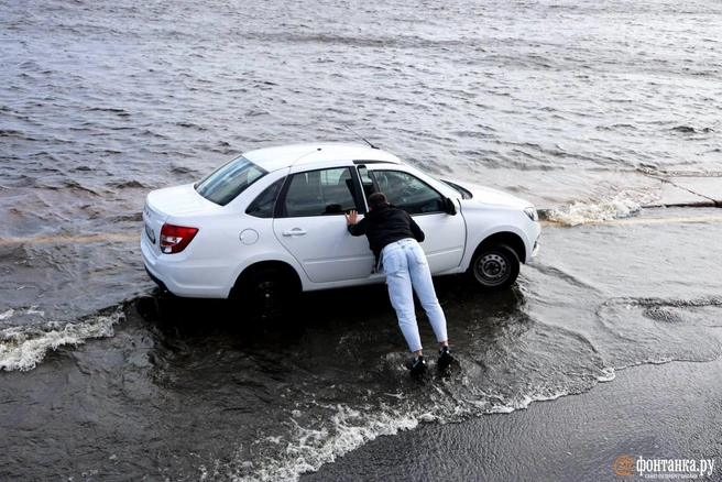Когда вода пришла неожиданно | Источник: Валентин Егоршин / FONTANKA.RU