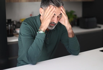 «Зять женился ради квартиры и ходит налево. Как мне спокойно смотреть на страдания дочери?»