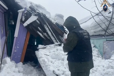 Житель Анжеро-Судженска погиб при обрушении снега с крыши