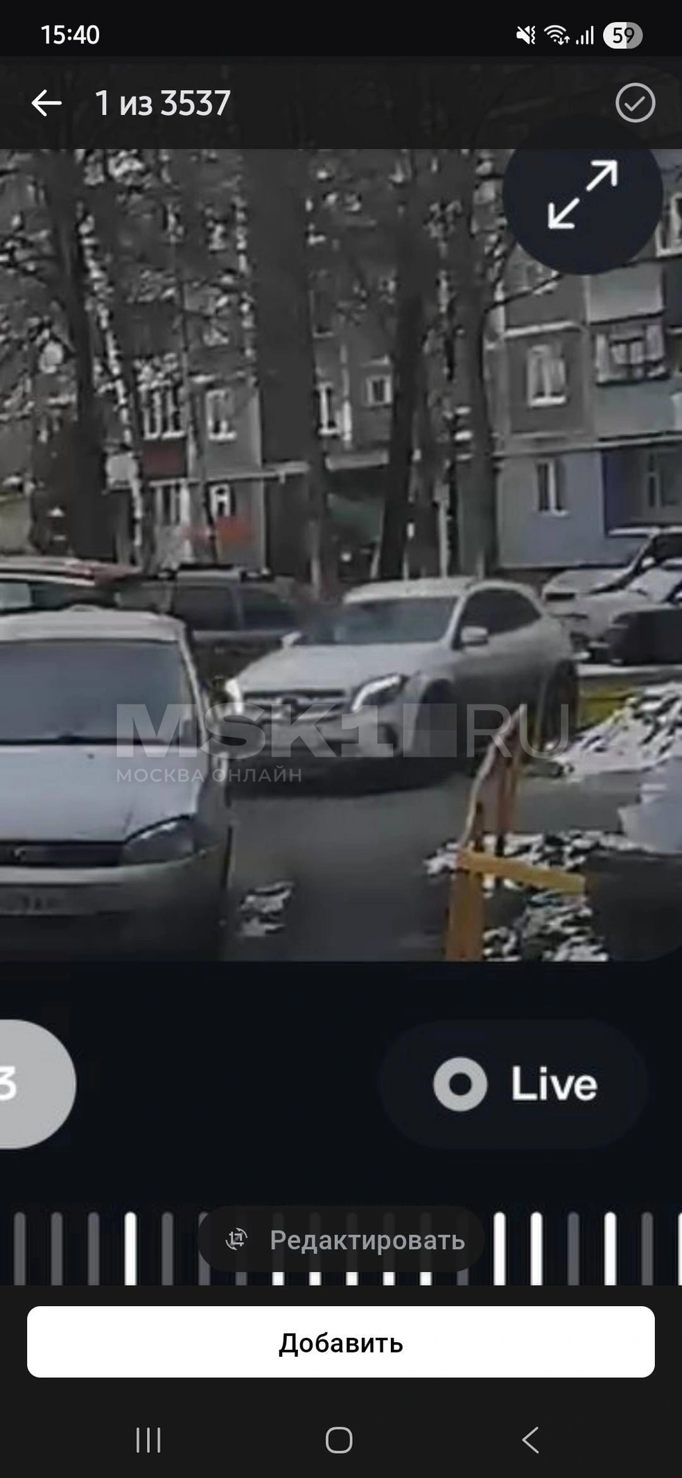 Mercedes, на котором мужчины приехали к дому семьи московского юриста | Источник: Виталий Жиляков для MSK1.RU