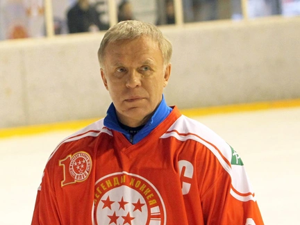 Потерял брата, влюбился в чужую жену, пробился в НХЛ. Испытания, не сломившие Вячеслава Фетисова