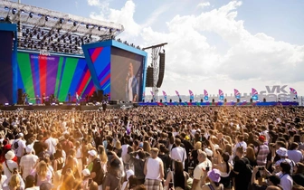 Гид по VK Fest в Москве: выступления Лолиты и ANNA ASTI, дискуссии с Бейнаровичем и Лебедевым, синяя дорожка, VK Мегамикс, электронная сцена и автограф-сессии с инфлюенсерами