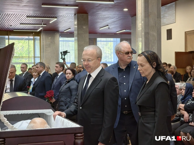Премьер-министр Андрей Назаров с супругой Ларисой Назаровой | Источник: Булат Салихов / UFA1.RU