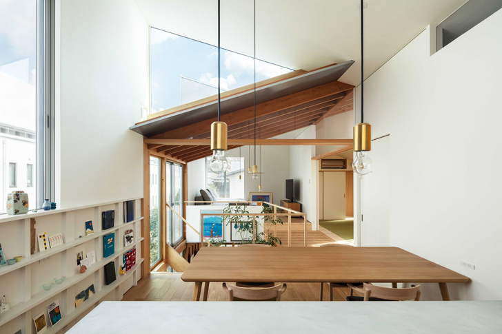 Современный дом с атриумом в Японии