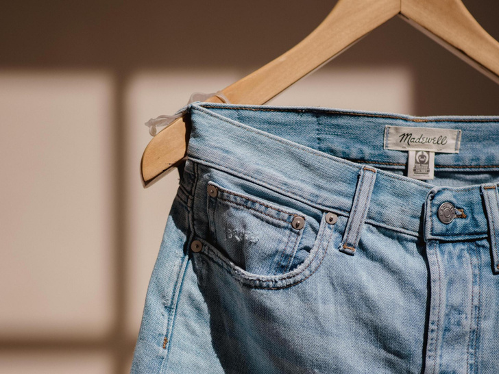 Как правильно стирать джинсы вручную и в стиральной машине: несколько хитростей