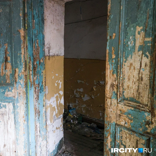 Повидавшие много всякого двери внутри | Источник: Ксения Филимонова / «ИрСити»