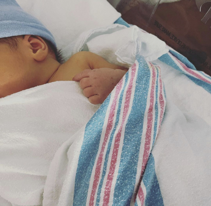 Проболтался: друг супермодели Карли Клосс случайно рассекретил пол ее новорожденного малыша