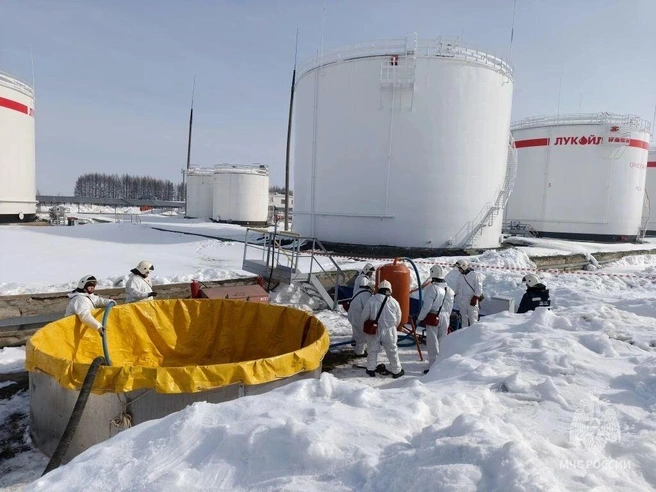 Комплексные учения по ликвидации нефтеразливов | Источник: static.mchs.gov.ru