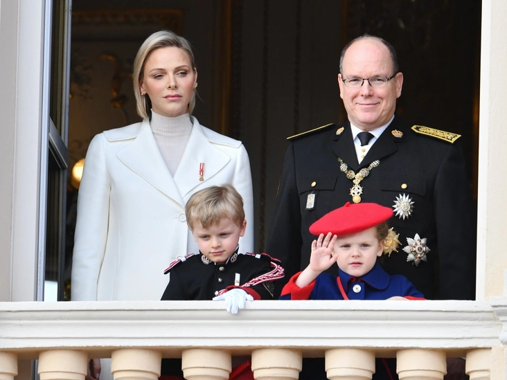 Князь Альбер и княгиня Шарлен с детьми, принцем Жаком и принцессой Габриэллой, 10 ноября 2019