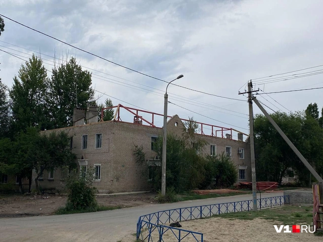 Спустя месяц крыша так и не возникла | Источник: читатели V1.RU
