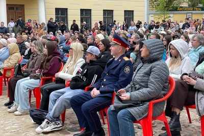 Павел Игнатов посетил кинопоказ сериала о подвиге калужан
