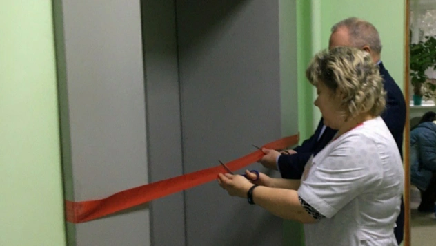 В одной из больниц Вологодской области торжественно открыли новый лифт (фото)