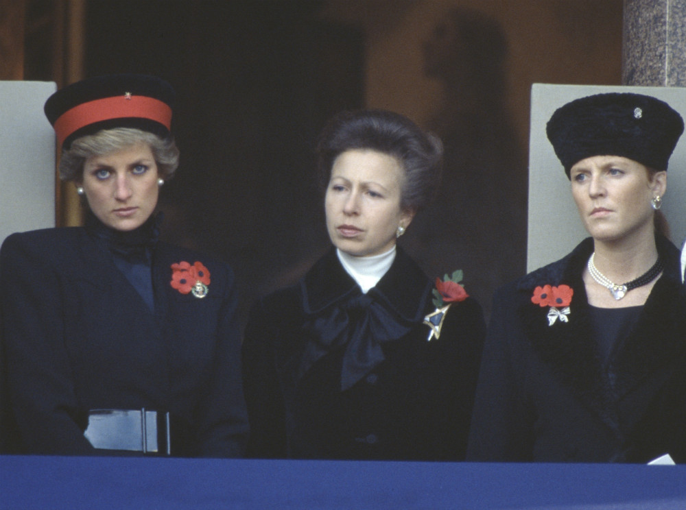 Принцесса Уэльская, принцесса Анна и герцогиня Сара в день памяти, 8 ноября 1987 | marieclaire.ru